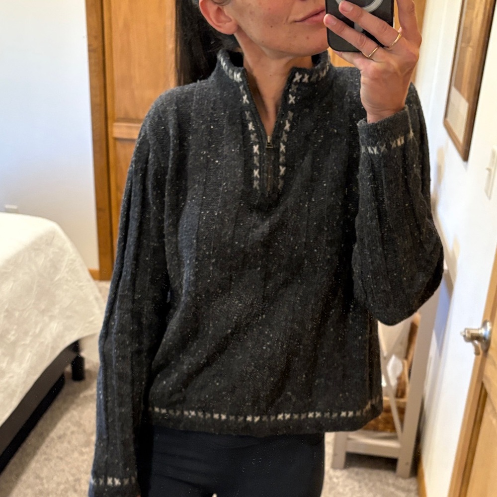 Woolrich Women's Gray and Black Wool Sweater